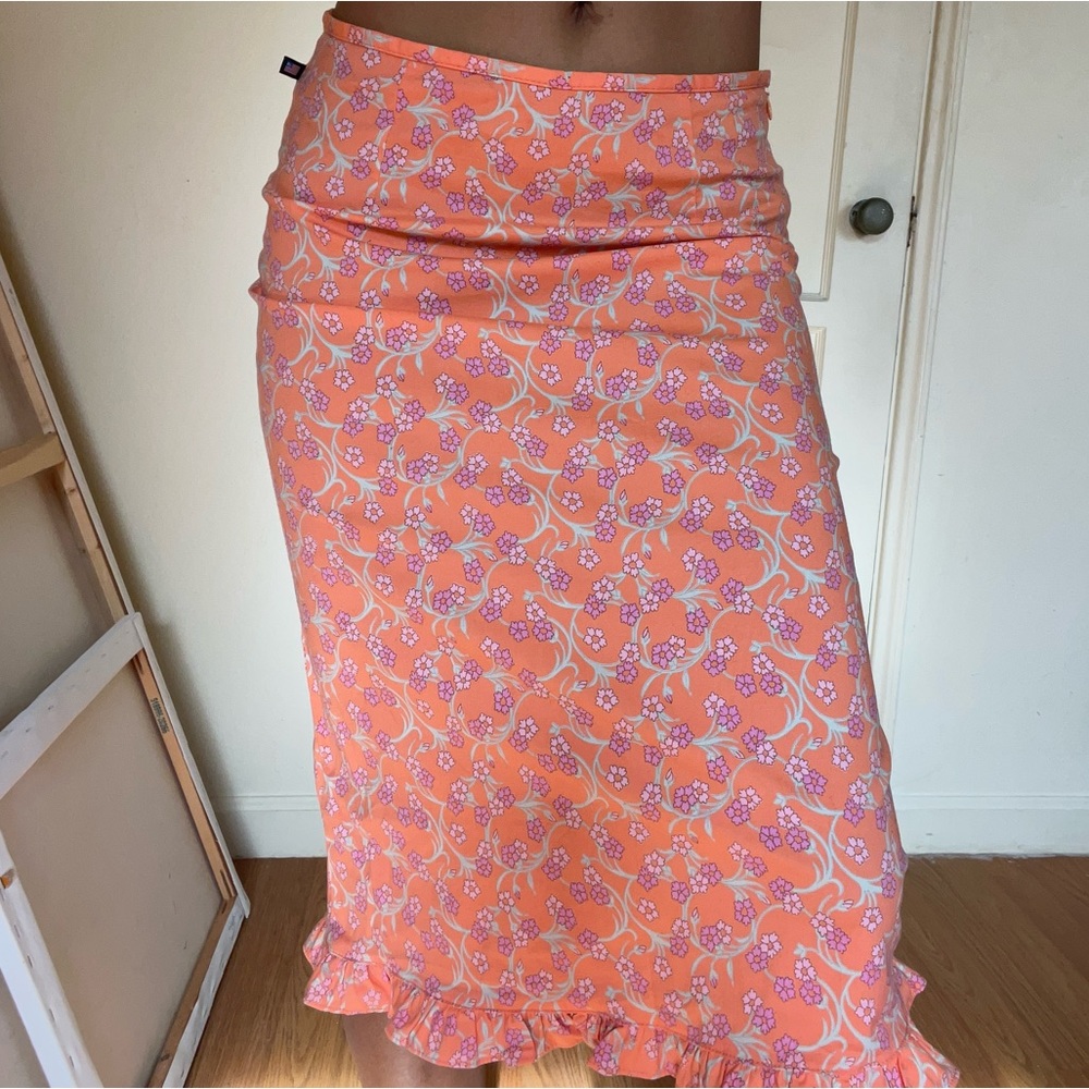 vintage polo ralph lauren floral skirt with such a flattering fit.